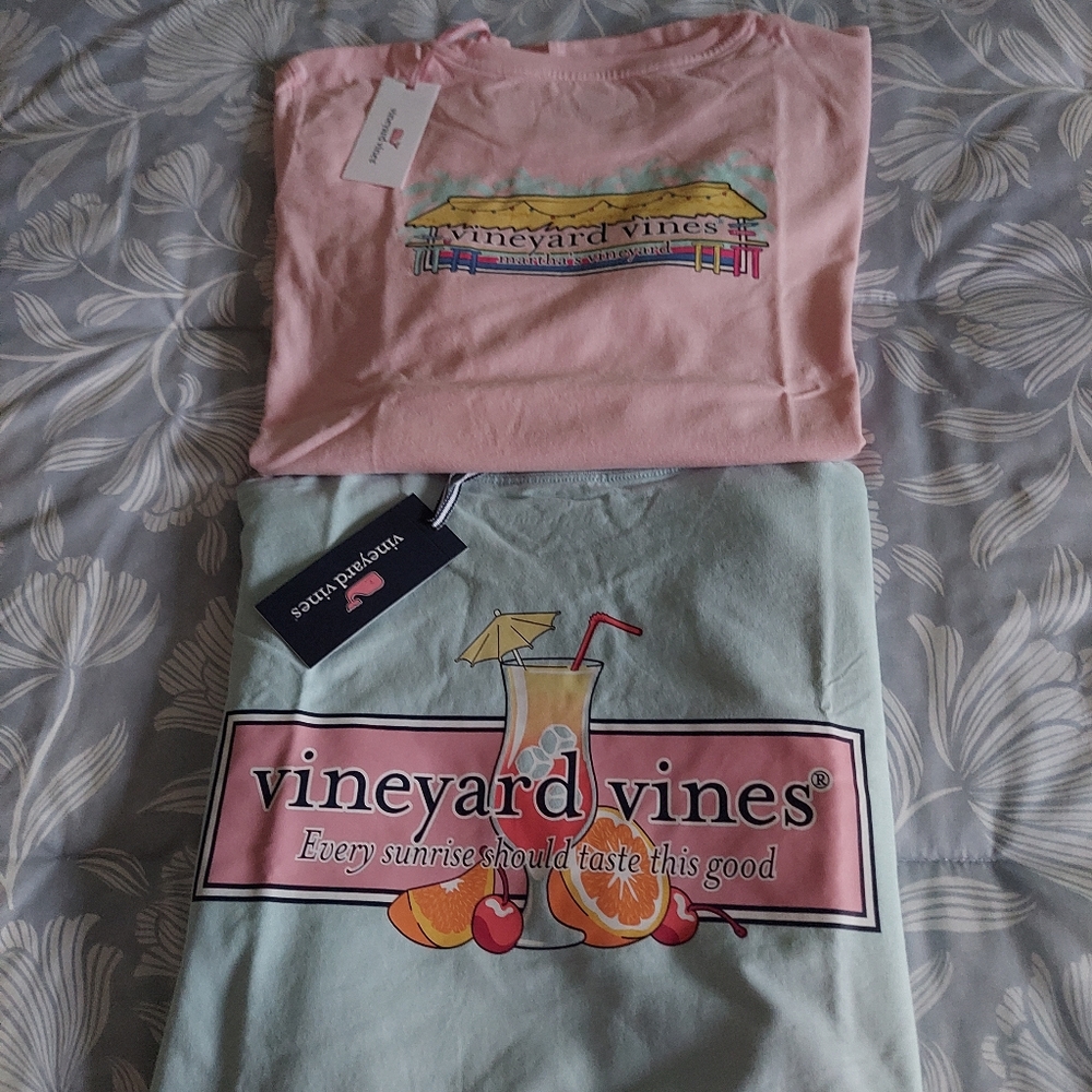 Vineyard Vines Womens long sleeve graphic beach tees lot of 2, med and lrg NWT